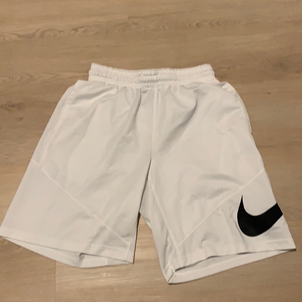 White Nike basketball shorts sz M